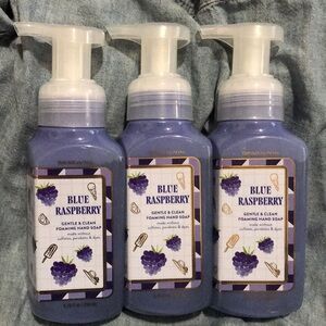 White Barn / Bath & Body Works- Blue Raspberry